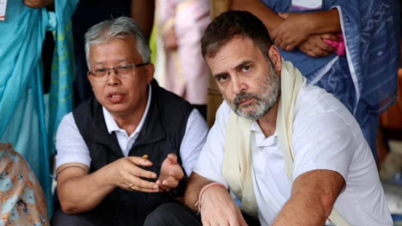 राहुल गांधी के साथ अंगोमचा बिमोल अकोइजम
