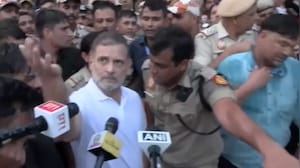 Delhi Police Officer Pleads With Rahul Gandhi To Leave Jantar Mantar