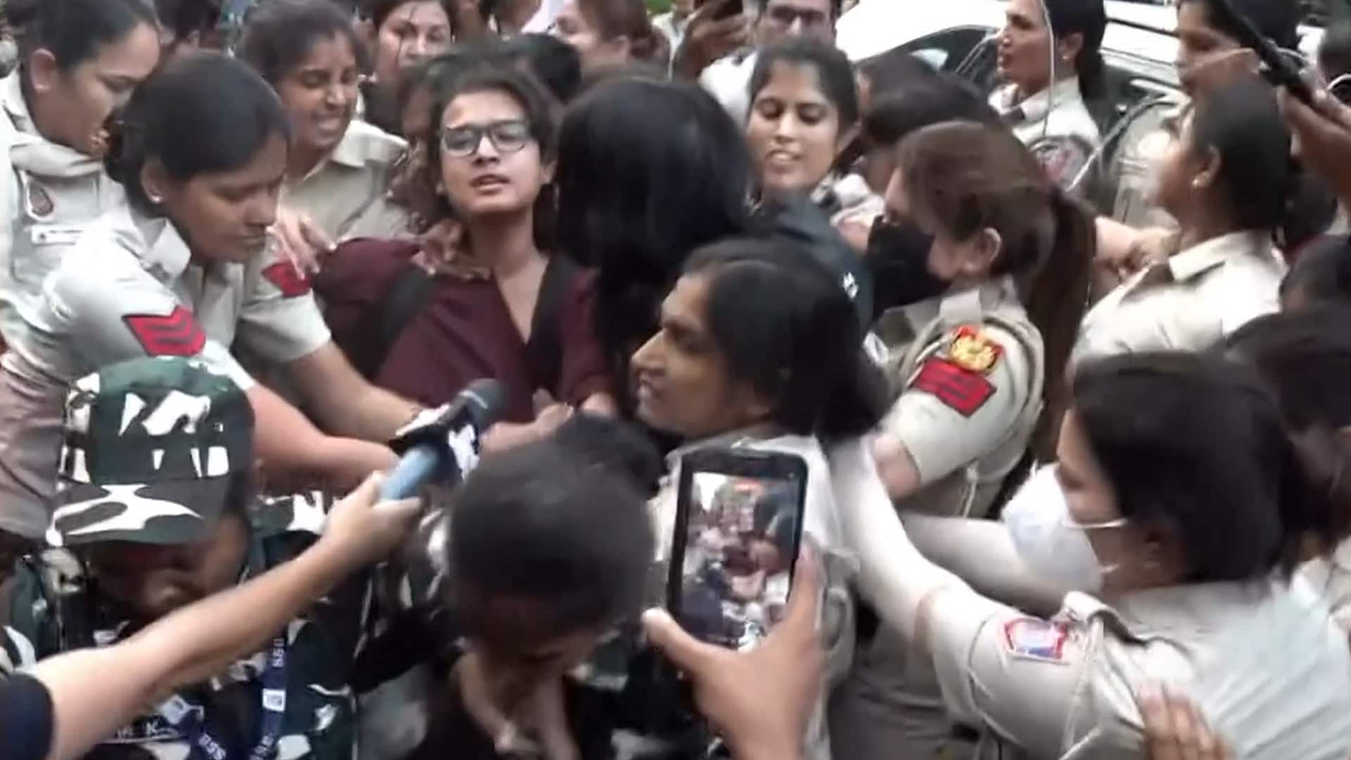 Delhi: Neha Bora Detained Near Jantar Mantar