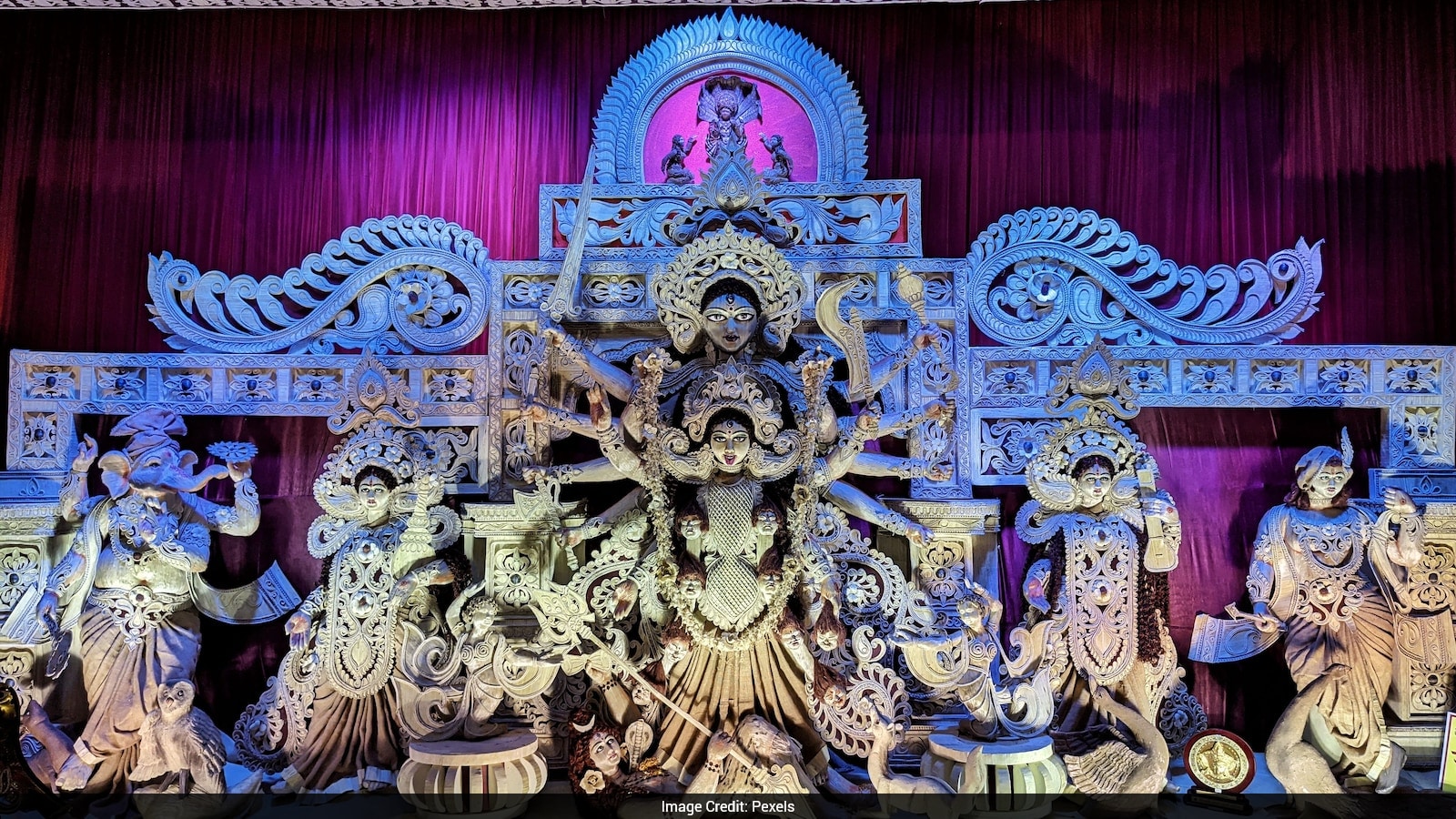 Maha Ashtami 2026: Celebrating Goddess Mahagauri with Wishes and Rituals