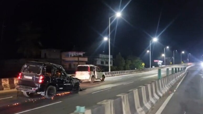 Video: Scorpio Hits Child, Sparks Fly As It Keeps Driving With Broken Wheels Video: Scorpio Hits Child, Sparks Fly As It Keeps Driving With Broken Wheels