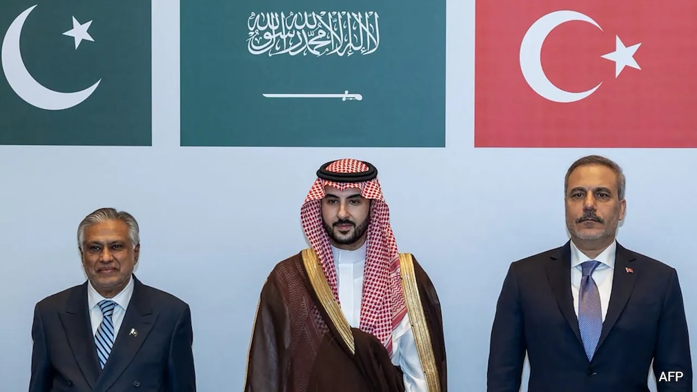 Opinion | Pakistan's Saudi Pact Is Now Entering Dangerous Territory - As Expected