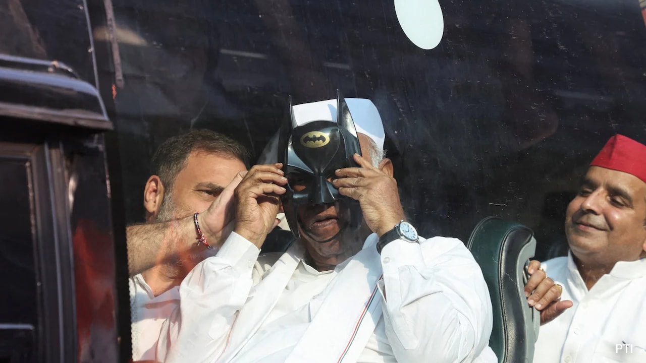 Protest Pic Viral: Rahul Gandhi Helps Mallikarjun Kharge With "Batman" Mask