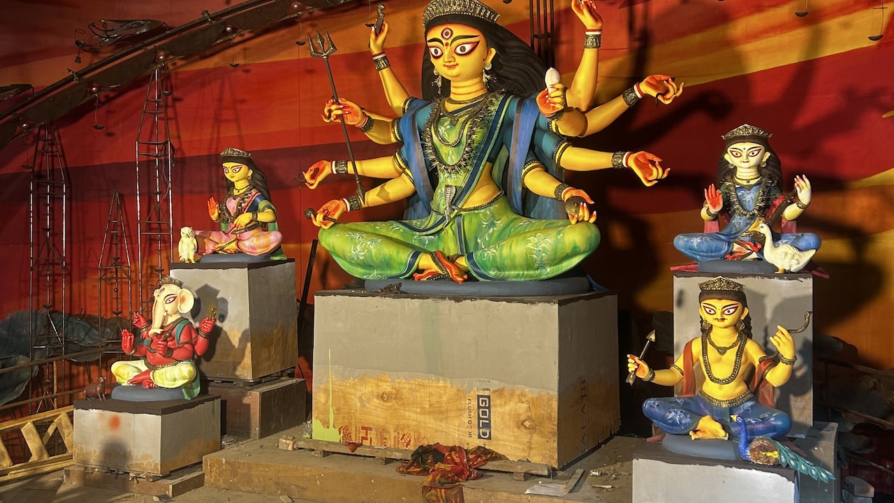 The Invisible Heroes Behind Kolkata's Durga Puja