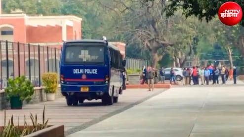 दिल्ली के 2 बड़े स्कूलों को बम से उड़ाने की धमकी, सुबह-सुबह मचा हड़कंप, सर्च ऑपरेशन जारी