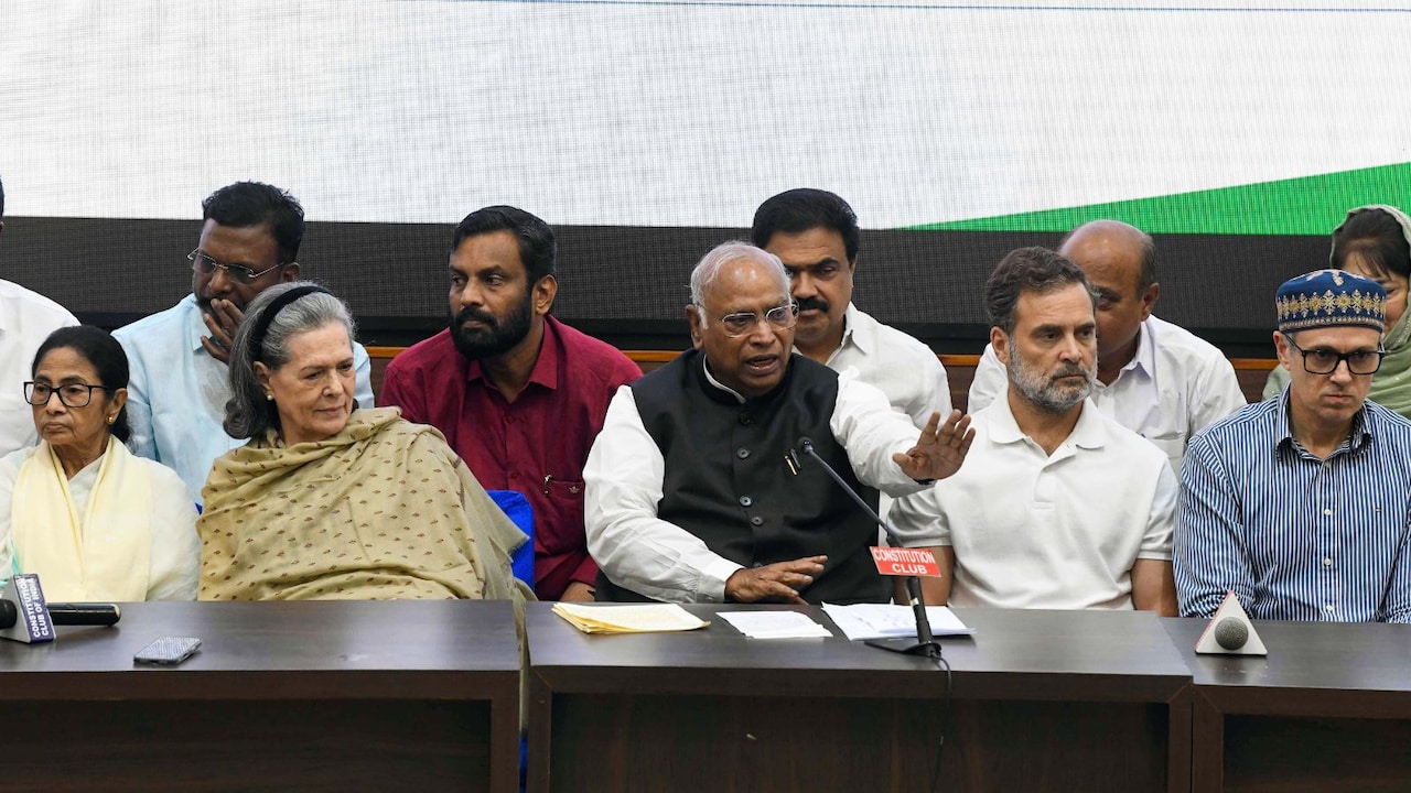 Sonia Gandhi's Surprise Entry At INDIA Bloc Meet Sets Off Seating Scramble