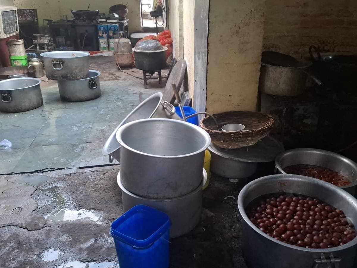 रायबरेली में रसगुल्ला खराब रायबरेली में रसगुल्ला खराब