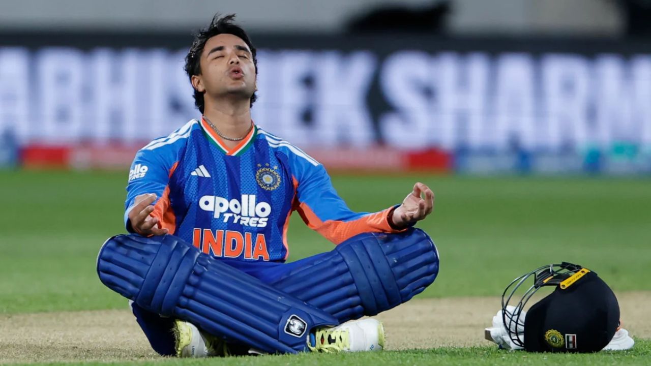 'दूसरों का मेंटल हेल्थ खराब करके खुद मेडिटेशन करता है', किशन ने अभिषेक की ली फिरकी, VIDEO