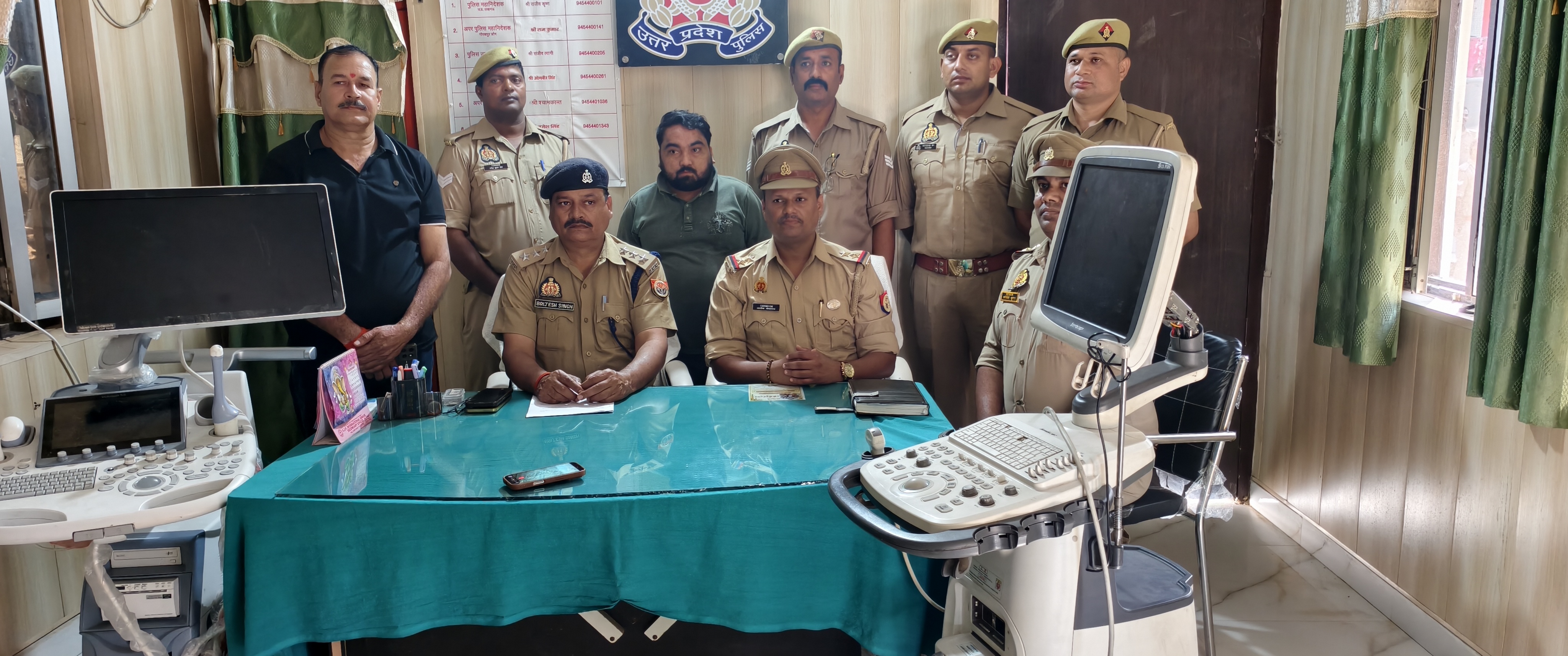 डॉक्टर ही निकला चोर! अस्पताल चलाने के लिए अल्ट्रासाउंड मशीन पर किया हाथ साफ, 46 लाख की मशीन और कार बरामद