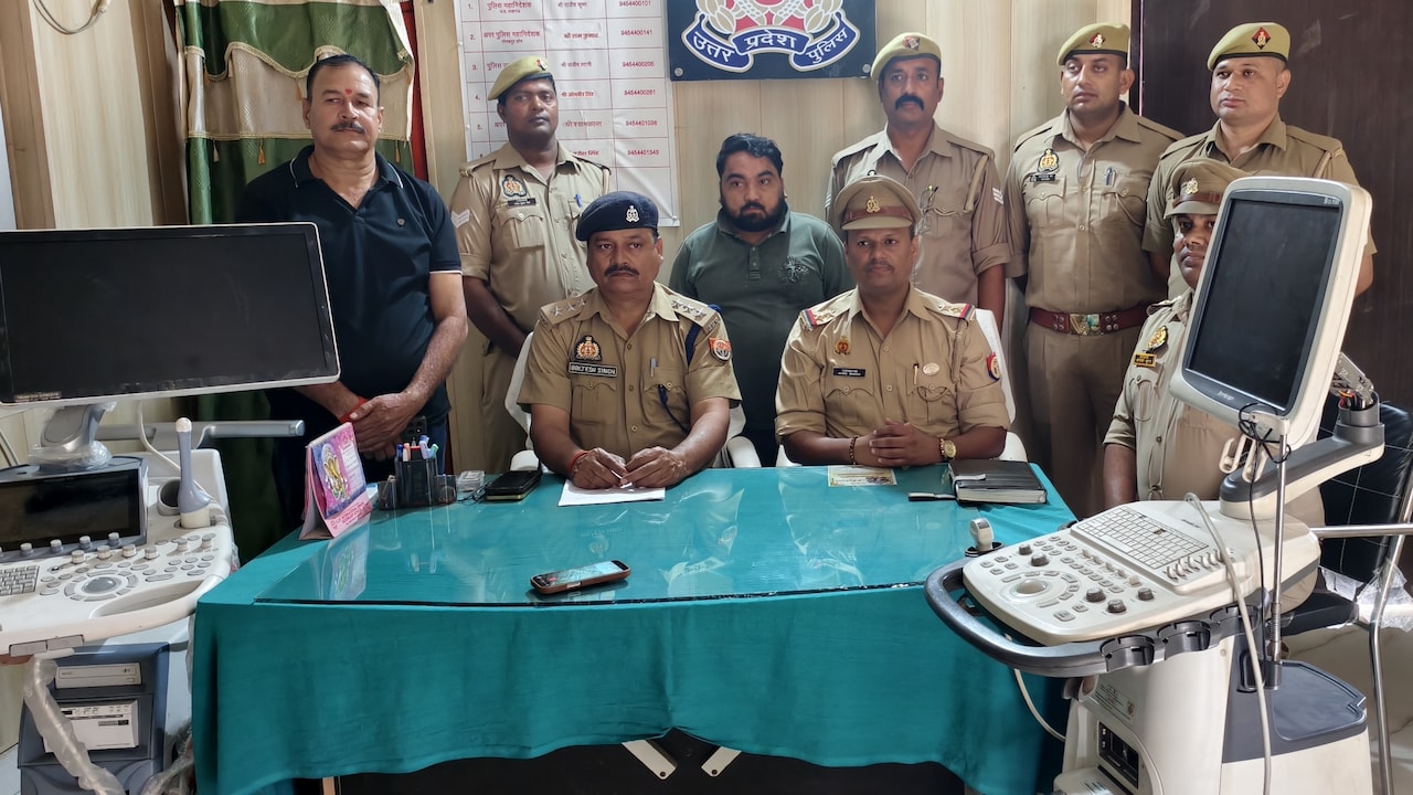 डॉक्टर ही निकला चोर! अस्पताल चलाने के लिए अल्ट्रासाउंड मशीन पर किया हाथ साफ, 46 लाख की मशीन और कार बरामद