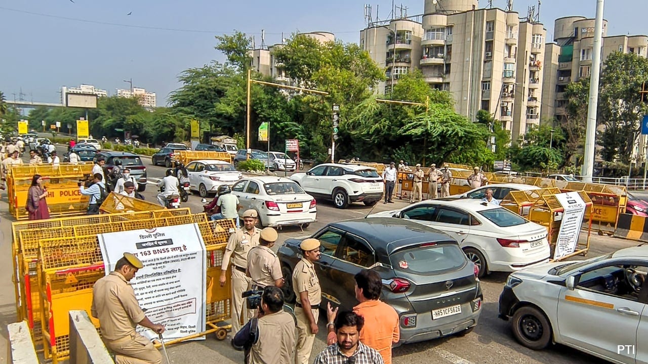 Delhi Sees Heavy Traffic As Cops Stop CJP Protesters