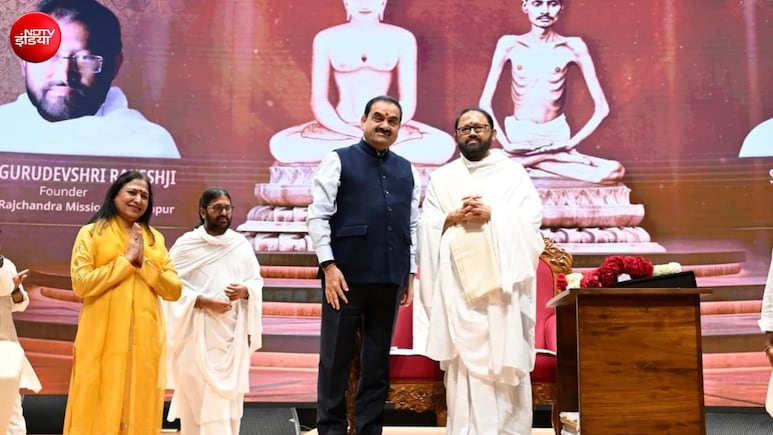गौतम अदाणी पत्नी के साथ पहुंचे राजचंद्र आश्रम, कहा- 'सेवा करने की विनम्रता बनी रहे, यही प्रार्थना'
