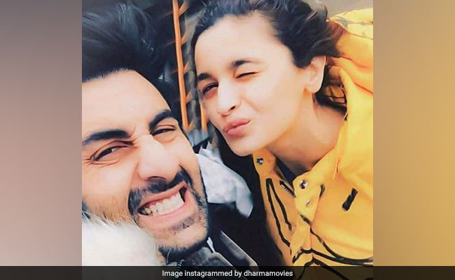 <I>Brahmastra</I>: Ranbir Kapoor And Alia Bhatt's BTS Photo Is Super Cute. Seen Yet?