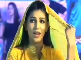 सपना चौधरी ने सिर पर पल्लू डालकर मचाया गदर, बोलीं- सताया न करो...; डांस Video वायरल सपना चौधरी ने सिर पर पल्लू डालकर मचाया गदर, बोलीं- सताया न करो...; डांस Video वायरल