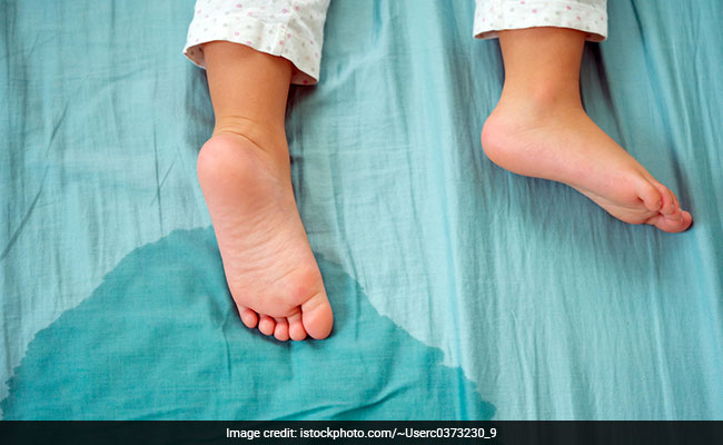 Bed Wetting: कई लोगों में होती है नींद में बिस्तर गीला करने की आदत, जानें इसका कारण और बचाव के तरीके