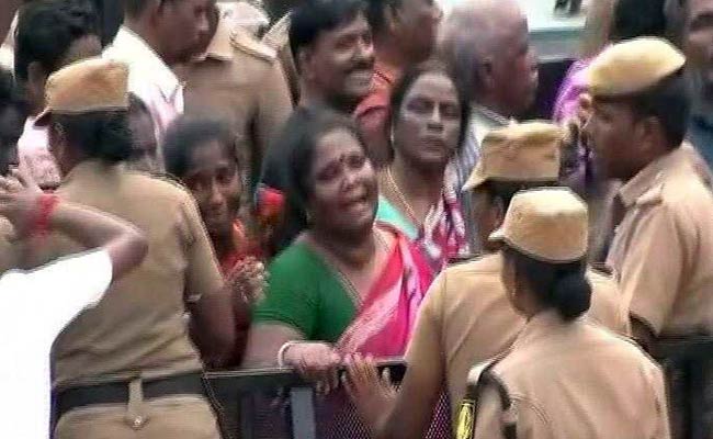 "We Lost Our Grandfather" Wails Mourner At Karunanidhi's Funeral