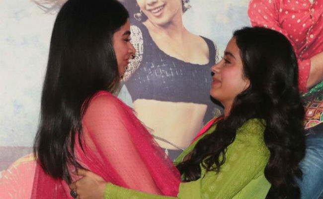 Trending: Janhvi Kapoor's <i>Dhadak</i> Day Made Special By Sister Khushi's <i>Zingaat</i> Moves