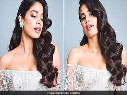 Takht: 'धड़क' के बाद जाह्नवी कपूर ने साइन की दूसरी फिल्म, इन सुपरस्टार्स के साथ आएंगी नजर Takht: 'धड़क' के बाद जाह्नवी कपूर ने साइन की दूसरी फिल्म, इन सुपरस्टार्स के साथ आएंगी नजर