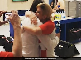 FIFA World Cup 2018: क्रोएशिया पहुंचा फाइनल में तो राष्ट्रपति ने मनाया ऐसा जश्न, किया खिलाड़ियों के साथ डांस FIFA World Cup 2018: क्रोएशिया पहुंचा फाइनल में तो राष्ट्रपति ने मनाया ऐसा जश्न, किया खिलाड़ियों के साथ डांस