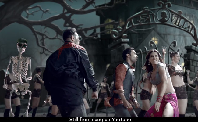 <I>Stree</i> Song <I>Aao Kabhi Haveli Pe</I>: Kriti Sanon's Spook Party Is The Sort Of Halloween Jam We Like