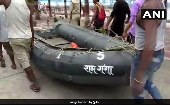 यूपी के बिजनौर में गंगा में नाव पलटी, 14 लोग बचाए गए, 27 लोग थे सवार