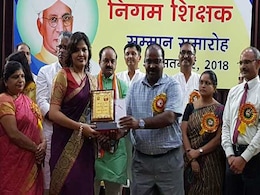 दिल्ली में जिस शिक्षिका को मनोज तिवारी ने किया था अपमानित, उसे MCD ने किया सम्मानित दिल्ली में जिस शिक्षिका को मनोज तिवारी ने किया था अपमानित, उसे MCD ने किया सम्मानित