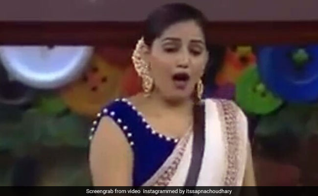 VIDEO: सपना चौधरी ने सफेद साड़ी और बालों में गजरा लगाकर यूं लहराई कमर, दीपिका पादुकोण भी हुईं दीवानी