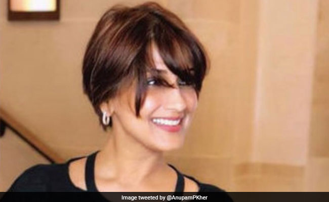 Anupam Kher Visits Sonali Bendre In New York, Calls Her 'Hero'