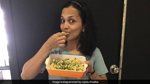 Kareena Kapoor's Nutritionist Is All Praises For Khandvi: Here's Why You Should Love It Too!