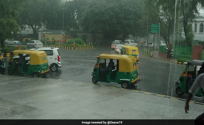 Heavy Rain Hits Delhi Causing Traffic Snarls, Showers Likely To Continue