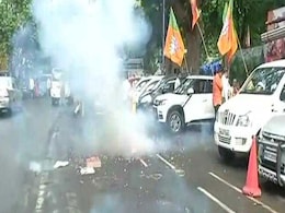 मराठा आंदोलन के बीच बीजेपी ने शरद पवार के गढ़ सांगली में दिया कांग्रेस-एनसीपी को झटका, जलगांव में भी जीत मराठा आंदोलन के बीच बीजेपी ने शरद पवार के गढ़ सांगली में दिया कांग्रेस-एनसीपी को झटका, जलगांव में भी जीत