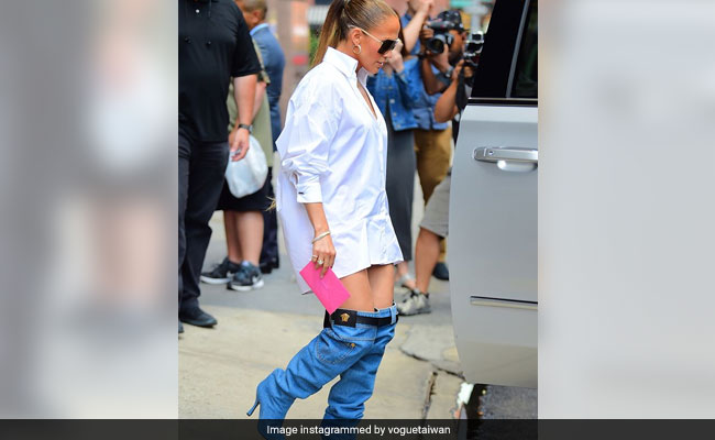 हॉलीवुड एक्ट्रेस Jennifer Lopez ने पहने ऐसे जूते चकरा जाएगा दिमाग, बार-बार देखा जा रहा है वीडियो