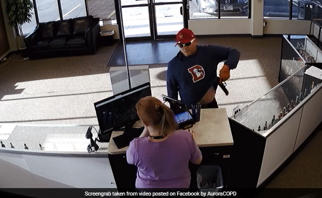Fumbling Criminal Drops His Gun - And Pants - During Colorado Robbery Attempt
