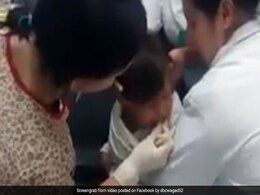 VIDEO: छोटी सी बच्ची ने निगल लिया सिक्का, देखिए क्या किया फिर डॉक्टर ने VIDEO: छोटी सी बच्ची ने निगल लिया सिक्का, देखिए क्या किया फिर डॉक्टर ने