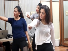 रश्मि देसाई ने काजल राघवानी के भोजपुरी सॉन्ग 'धुकुर धुकुर' पर किया डांस, Video हुआ वायरल रश्मि देसाई ने काजल राघवानी के भोजपुरी सॉन्ग 'धुकुर धुकुर' पर किया डांस, Video हुआ वायरल