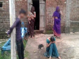 मध्य प्रदेश: शादी करने पर युवा जोड़े को खंभे से बांधकर पीटा, फिर कथित तौर पर पिलाया पेशाब मध्य प्रदेश: शादी करने पर युवा जोड़े को खंभे से बांधकर पीटा, फिर कथित तौर पर पिलाया पेशाब