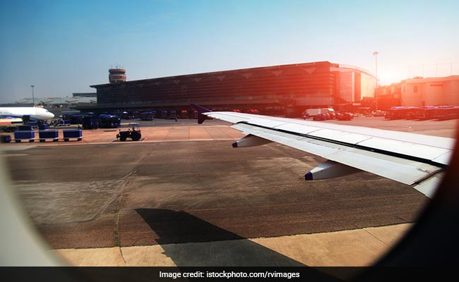To Curb Emissions, Semi-Robotic Vehicles Will Soon Tow Planes At Airports