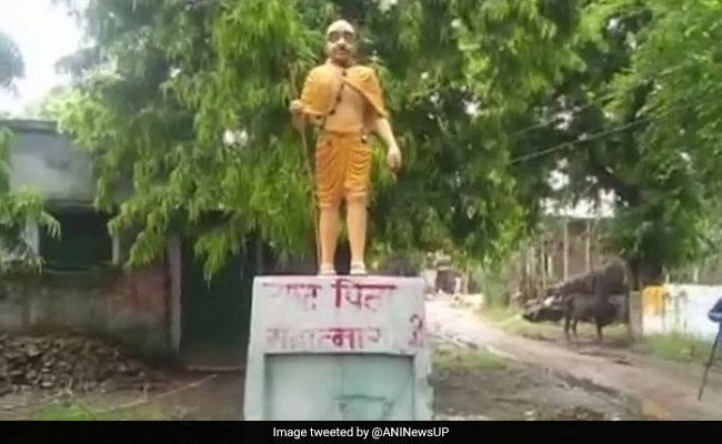 Mahatma Gandhi Statue In Shahjahanpur Painted Saffron, Probe Ordered