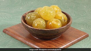 ठंड और खराब AQI से बार-बार हो रही है खांसी-जुकाम, आंवला और अदरक का इस खास तरीके से सेवन, बढ़ेगी इम्यूनिटी और दूर रहेंगे मौसमी रोग