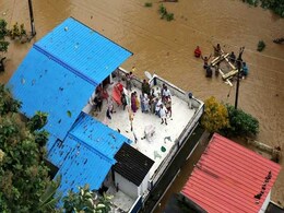 यूएई ने कहा- केरल हमारी सफलता का सहभागी, बाढ़ पीड़ितों की मदद के लिए बढ़ाया हाथ यूएई ने कहा- केरल हमारी सफलता का सहभागी, बाढ़ पीड़ितों की मदद के लिए बढ़ाया हाथ
