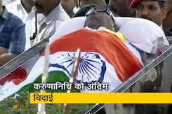राजकीय सम्मान के साथ हुआ करुणानिधि का अंतिम संस्कार राजकीय सम्मान के साथ हुआ करुणानिधि का अंतिम संस्कार