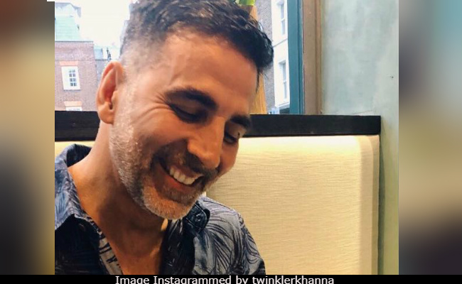Twinkle Khanna Posts Holiday Pic With Akshay Kumar To Say 'Wish He Looked At Me The Way He Looks At...'