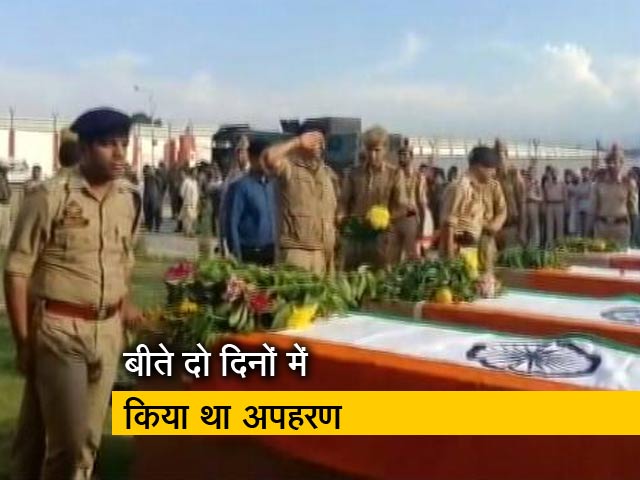 कश्मीर : पुलिसवालों के अगवा रिश्तेदार छूटे