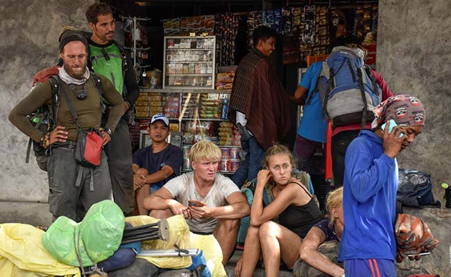 Indonesia In Rescue Bid For 500 Hikers Stranded On Active Volcano