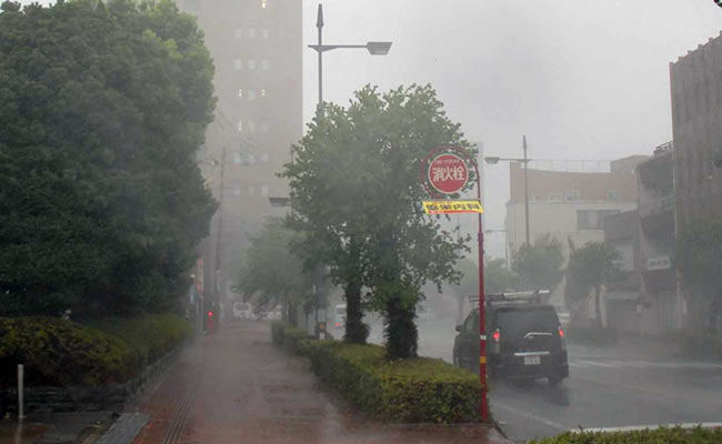 Typhoon Jebi Makes Landfall In Japan, 500 Flights Cancelled