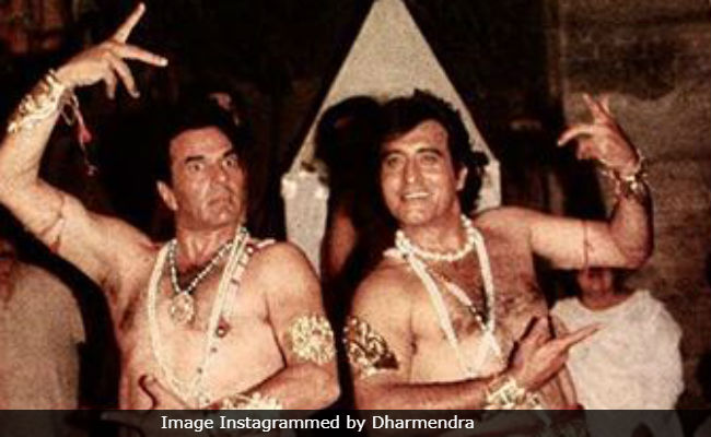 Dharmendra's Throwback Pic Featuring Co-Star Vinod Khanna Is Most Epic Ever