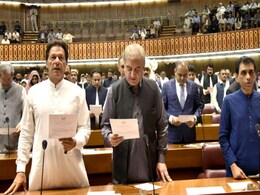 पाकिस्तान: नए सदस्यों को दिलाई गई शपथ, इमरान खान 18 को संभालेंगे पीएम पद पाकिस्तान: नए सदस्यों को दिलाई गई शपथ, इमरान खान 18 को संभालेंगे पीएम पद