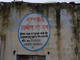 दिल्ली की एक गोशाला में लापरवाही की वजह से अब तक 48 गायों की मौत, जांच शुरू  दिल्ली की एक गोशाला में लापरवाही की वजह से अब तक 48 गायों की मौत, जांच शुरू