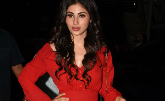 Akshay Kumar's <I>Gold</I> Screening:  Mouni Roy Hosts Colleagues Aashka Goradia And Sanjeeda Sheikh