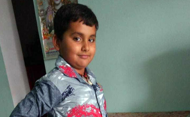 नोएडा :  जेपी क्लासिक सोसायटी में बाउंड्री वॉल टूटी, 30 फिट नीचे बेसमेंट में गिर गया बच्चा